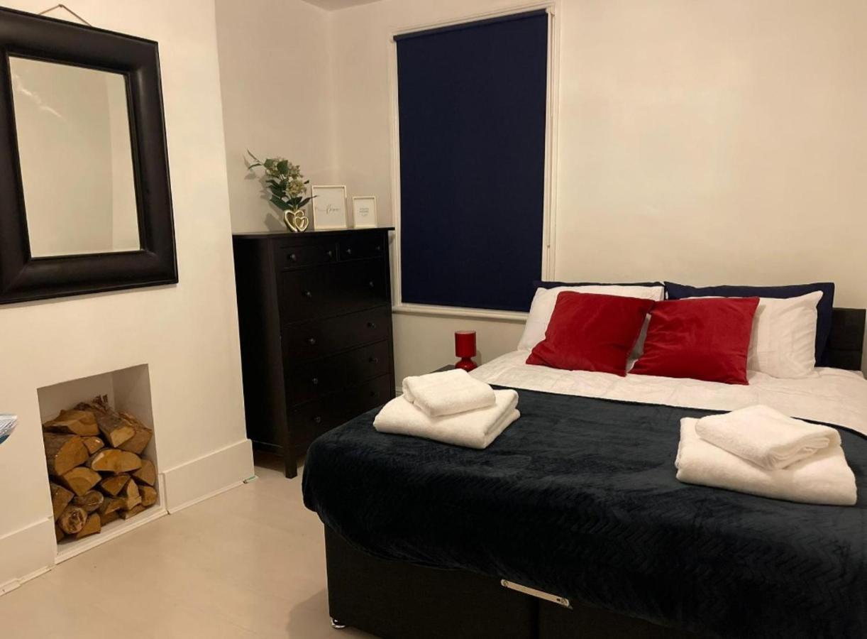Lovely Large London Apartment Near Stratford Exterior photo