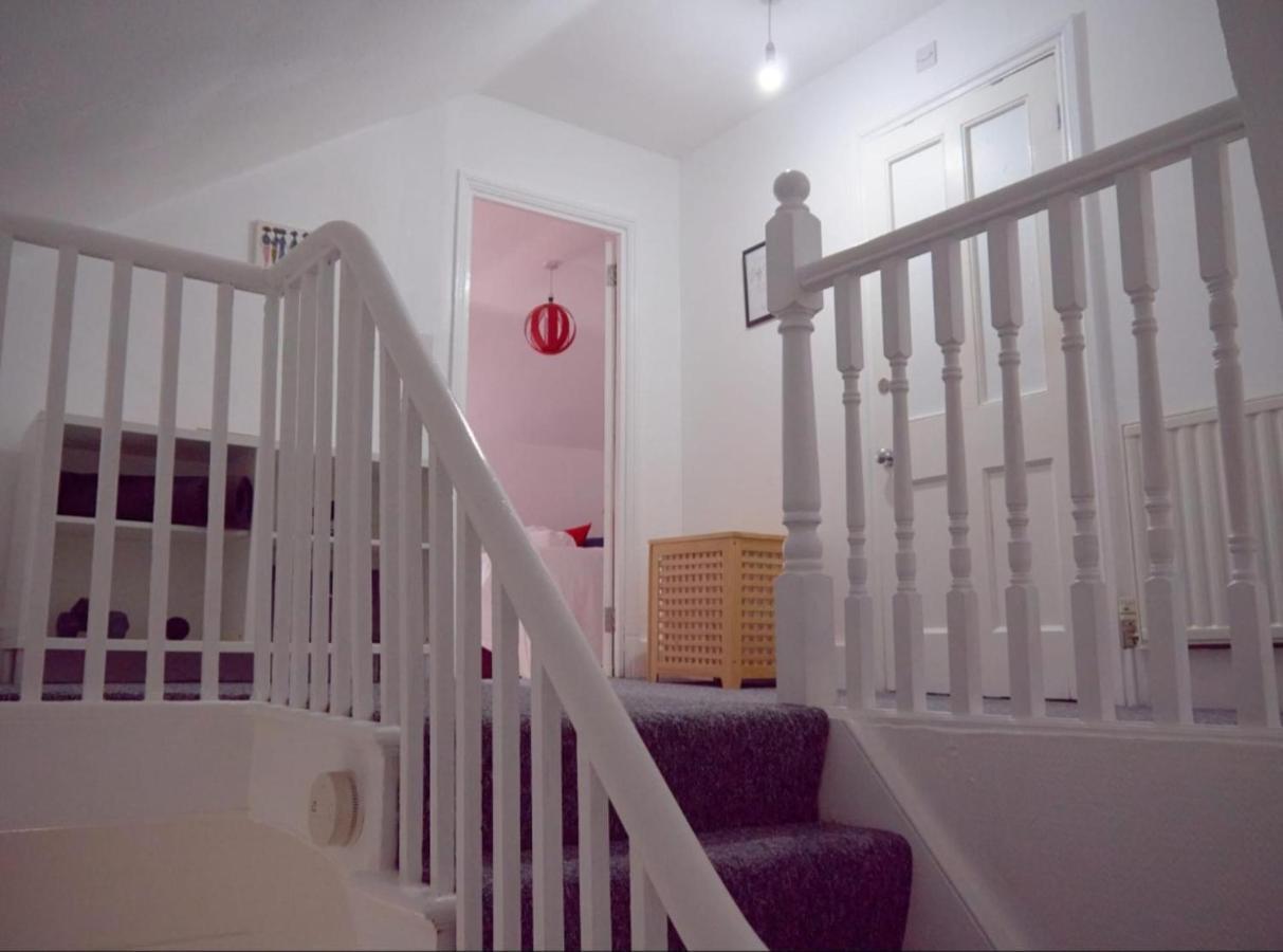 Lovely Large London Apartment Near Stratford Exterior photo