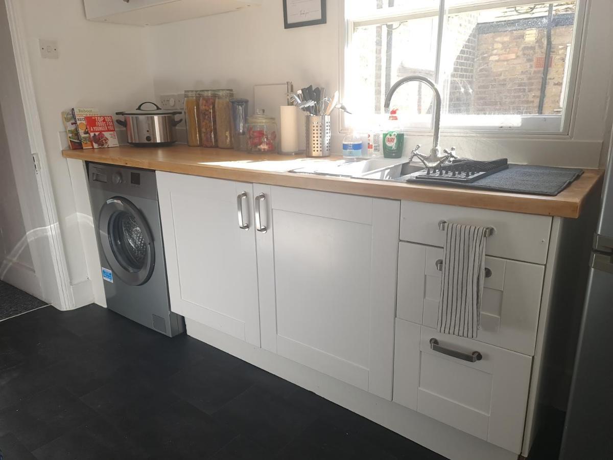 Lovely Large London Apartment Near Stratford Exterior photo